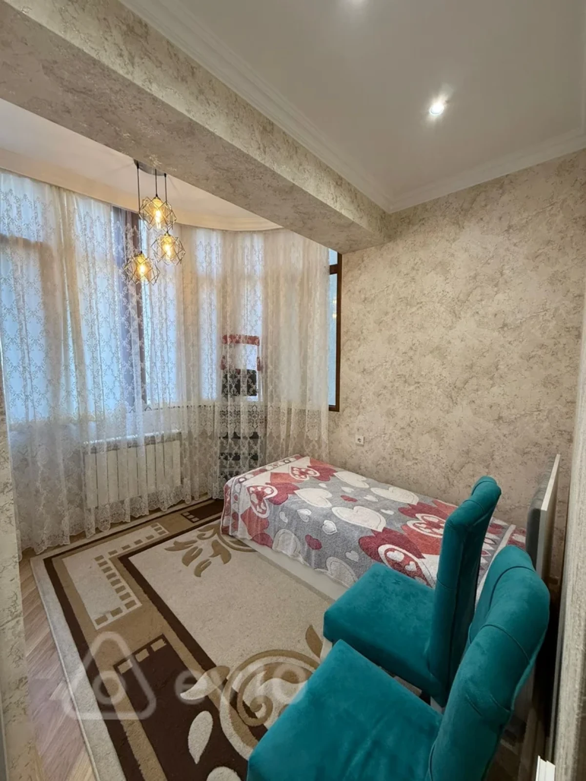 Kirayə verilir 3 otaqlı yeni tikili 180 m²