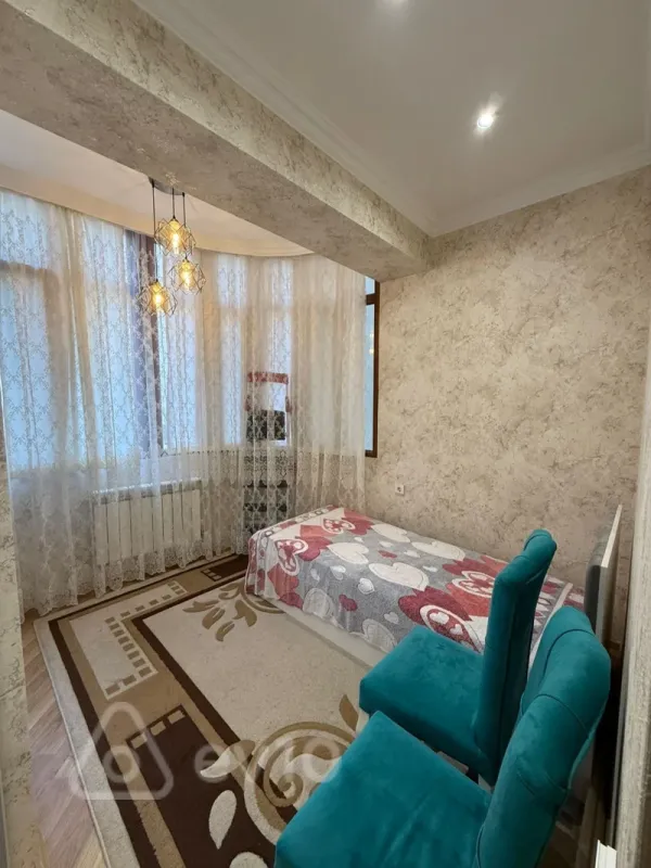 Kirayə verilir 3 otaqlı yeni tikili 180 m²