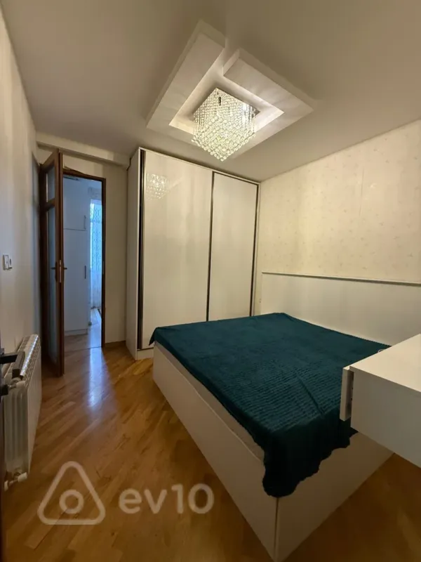 Kirayə verilir 3 otaqlı yeni tikili 180 m²