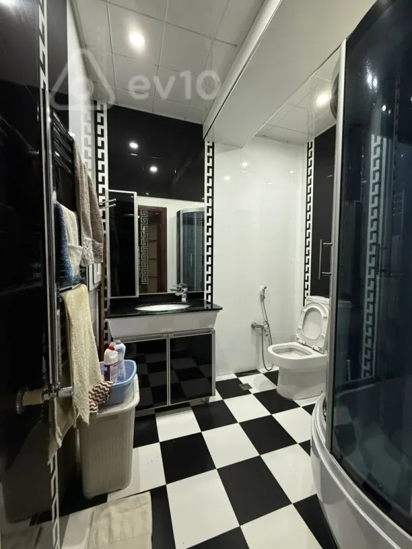 Kirayə verilir 3 otaqlı yeni tikili 180 m²