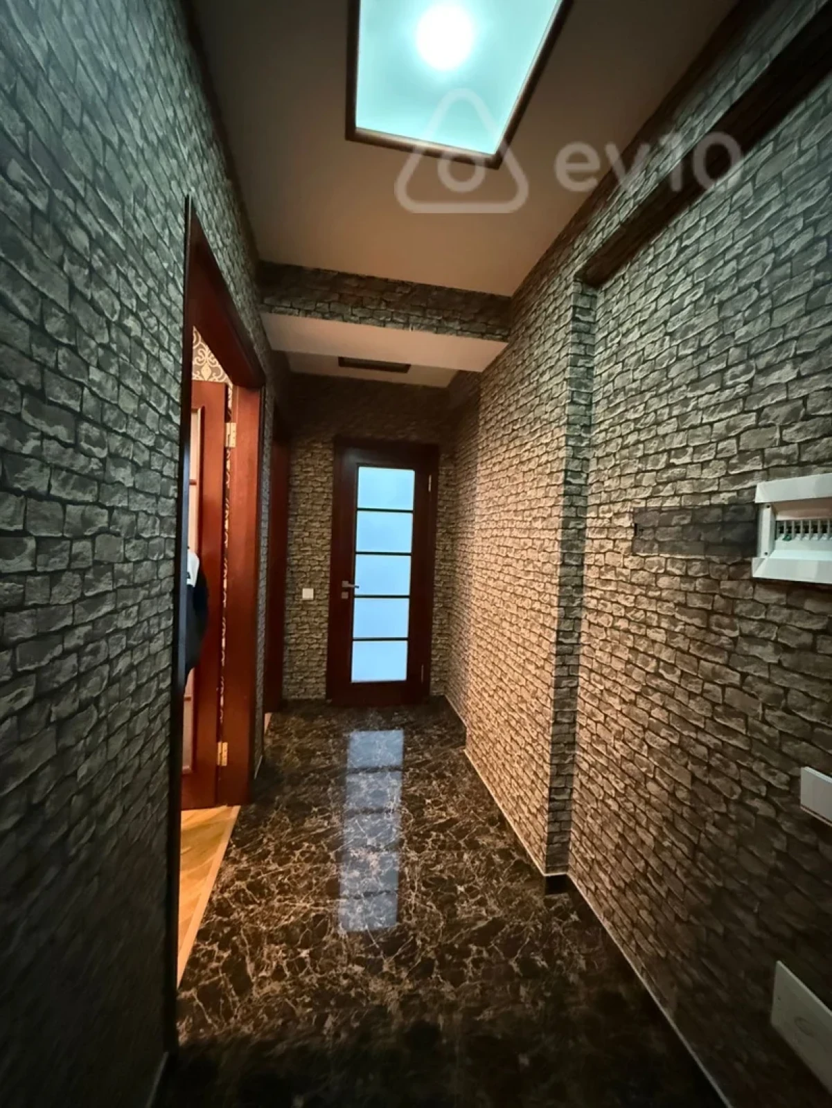 Kirayə verilir 3 otaqlı yeni tikili 180 m²