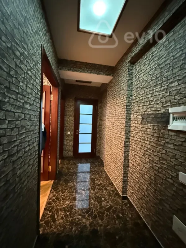 Kirayə verilir 3 otaqlı yeni tikili 180 m²