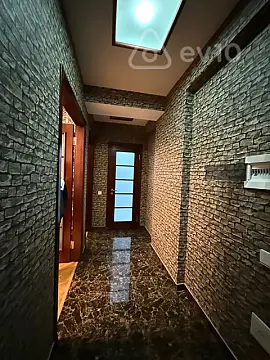 Kirayə verilir 3 otaqlı yeni tikili 180 m²