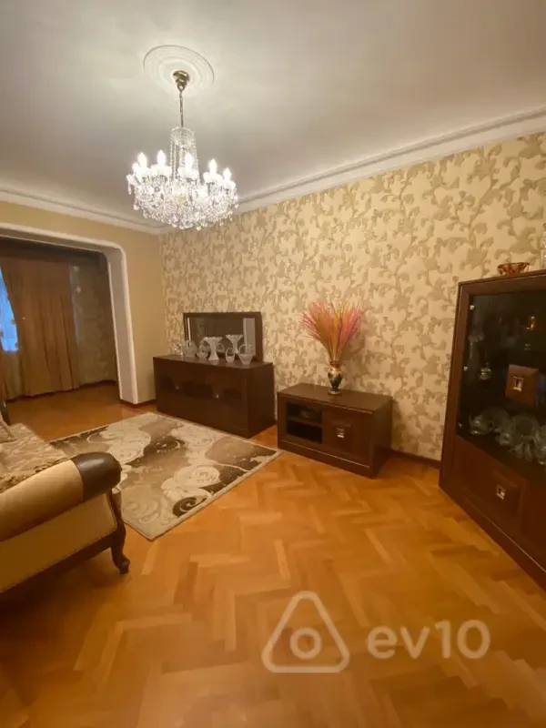 Kirayə verilir 3 otaqlı köhnə tikili 90 m²