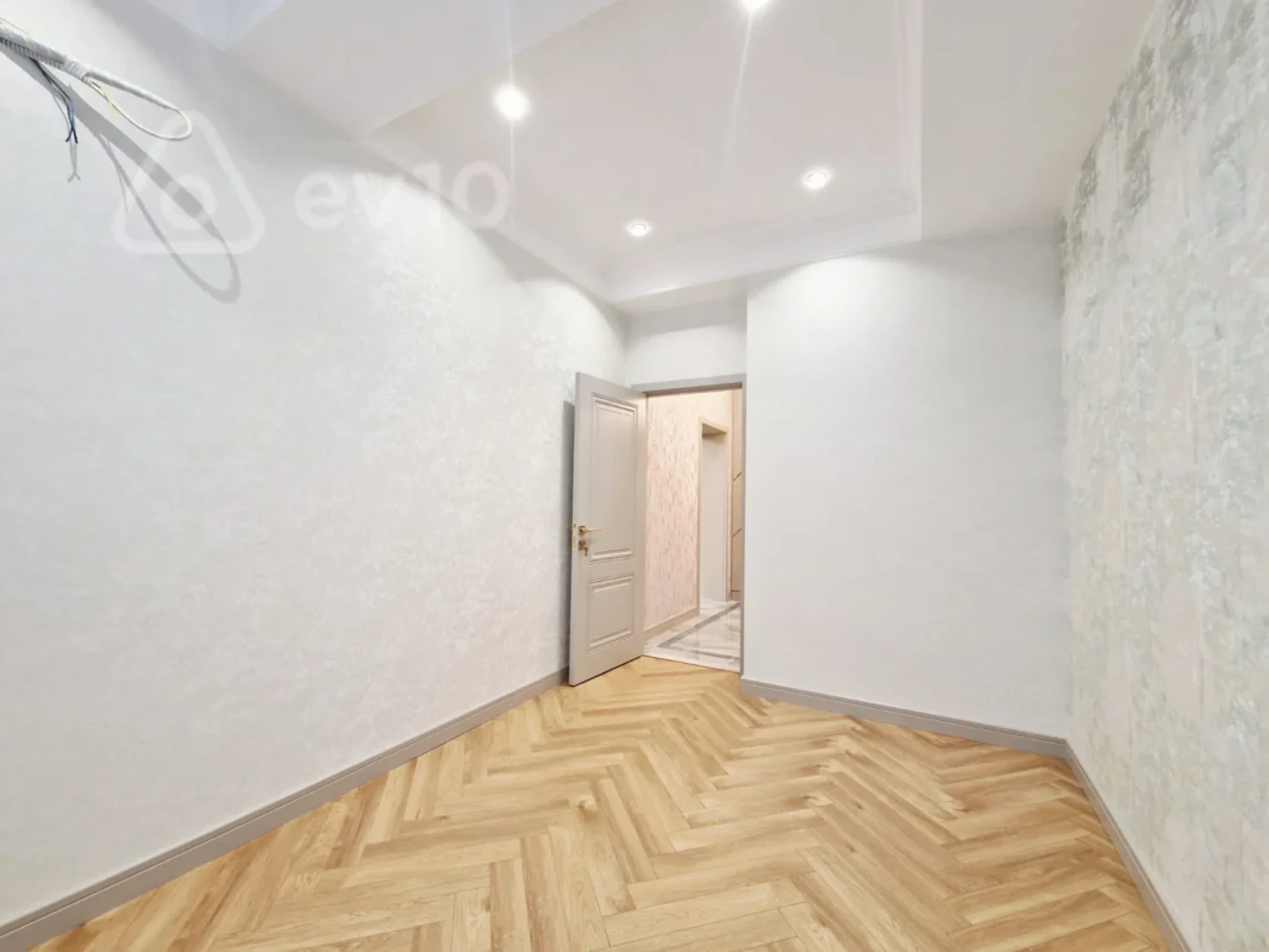 Satılır 3 otaqlı yeni tikili 70 m²