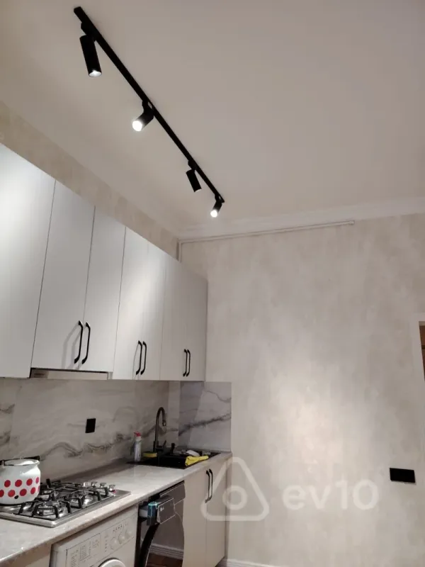 Kirayə verilir 3 otaqlı köhnə tikili 80 m²