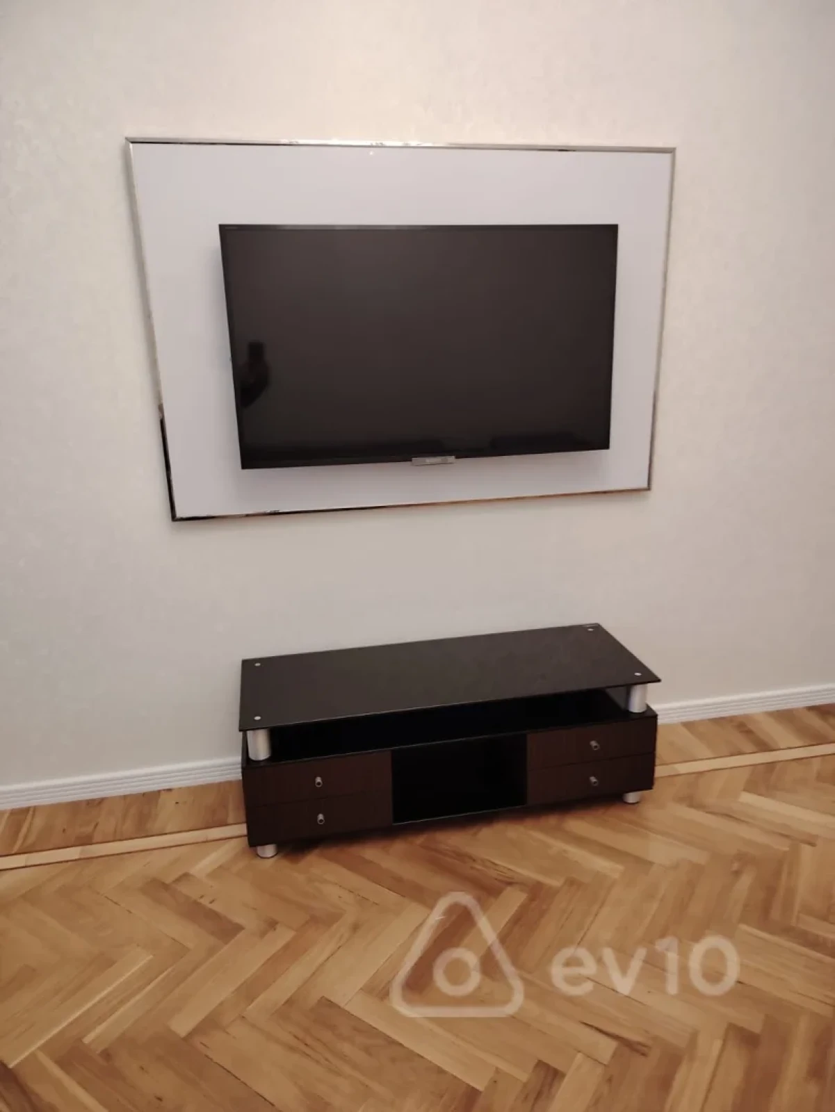 Kirayə verilir 3 otaqlı köhnə tikili 80 m²