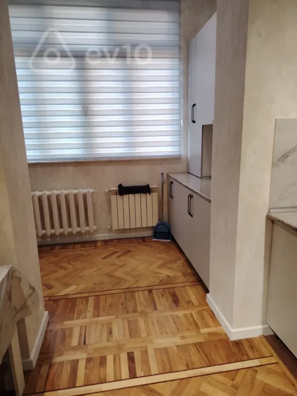 Kirayə verilir 3 otaqlı köhnə tikili 80 m²