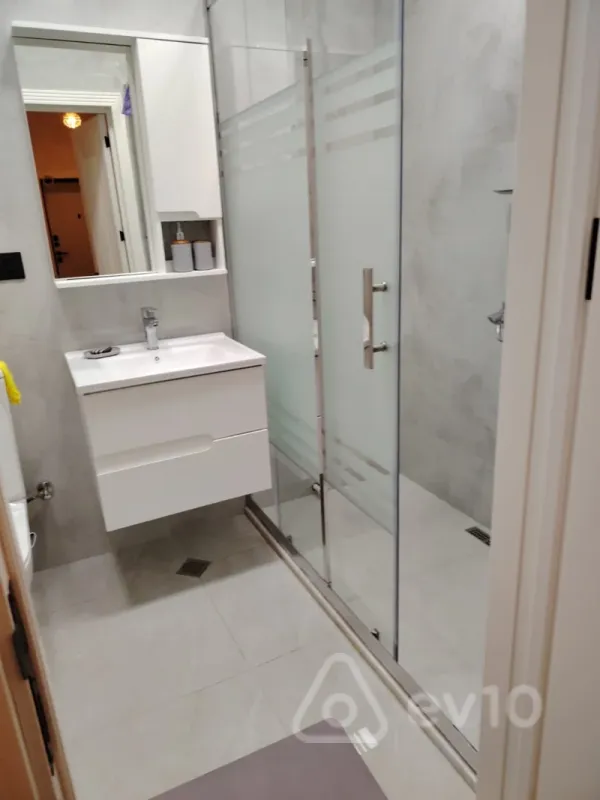 Kirayə verilir 3 otaqlı köhnə tikili 80 m²