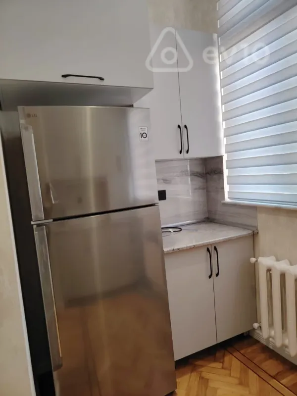 Kirayə verilir 3 otaqlı köhnə tikili 80 m²