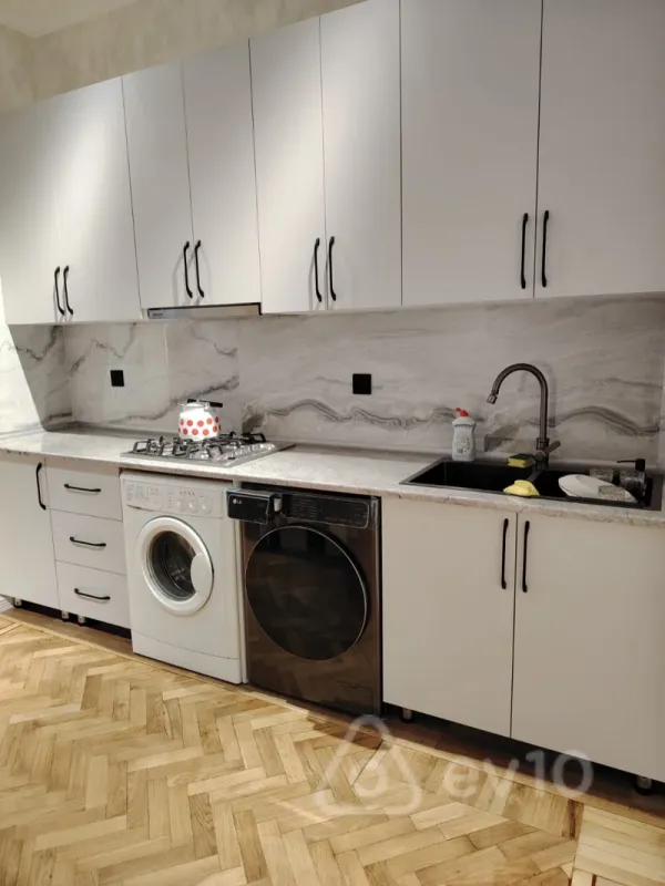 Kirayə verilir 3 otaqlı köhnə tikili 80 m²