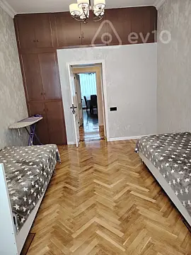 Kirayə verilir 3 otaqlı köhnə tikili 80 m²