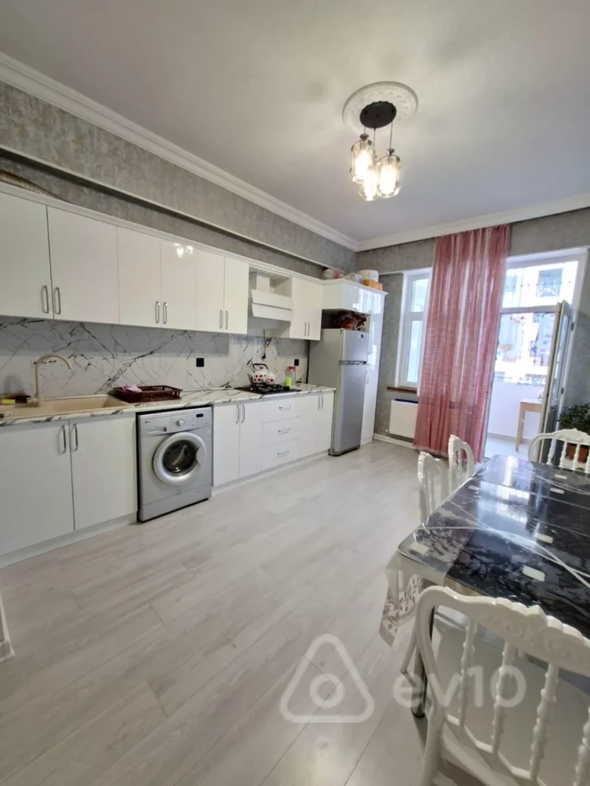 Satılır 3 otaqlı yeni tikili 100 m²