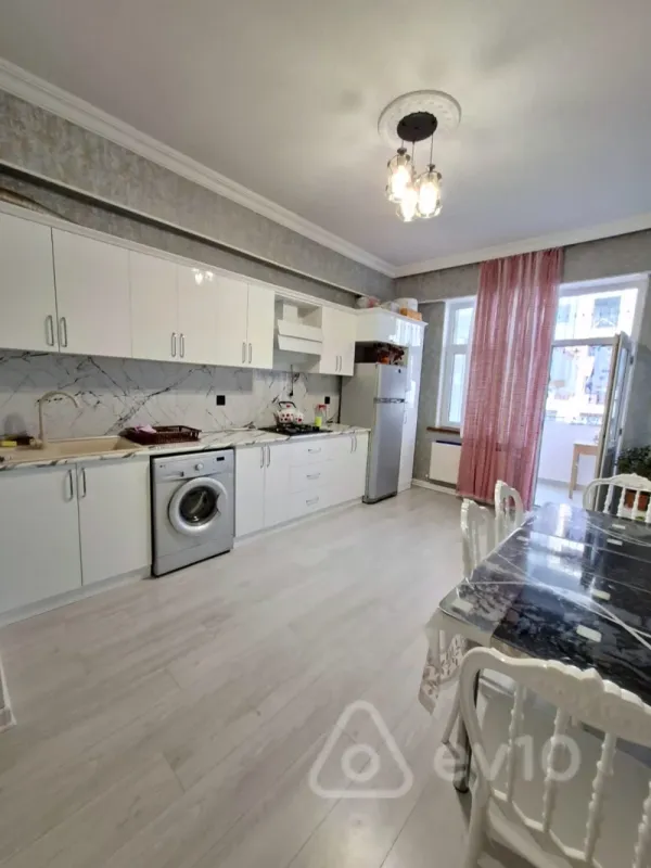 Satılır 3 otaqlı yeni tikili 100 m²