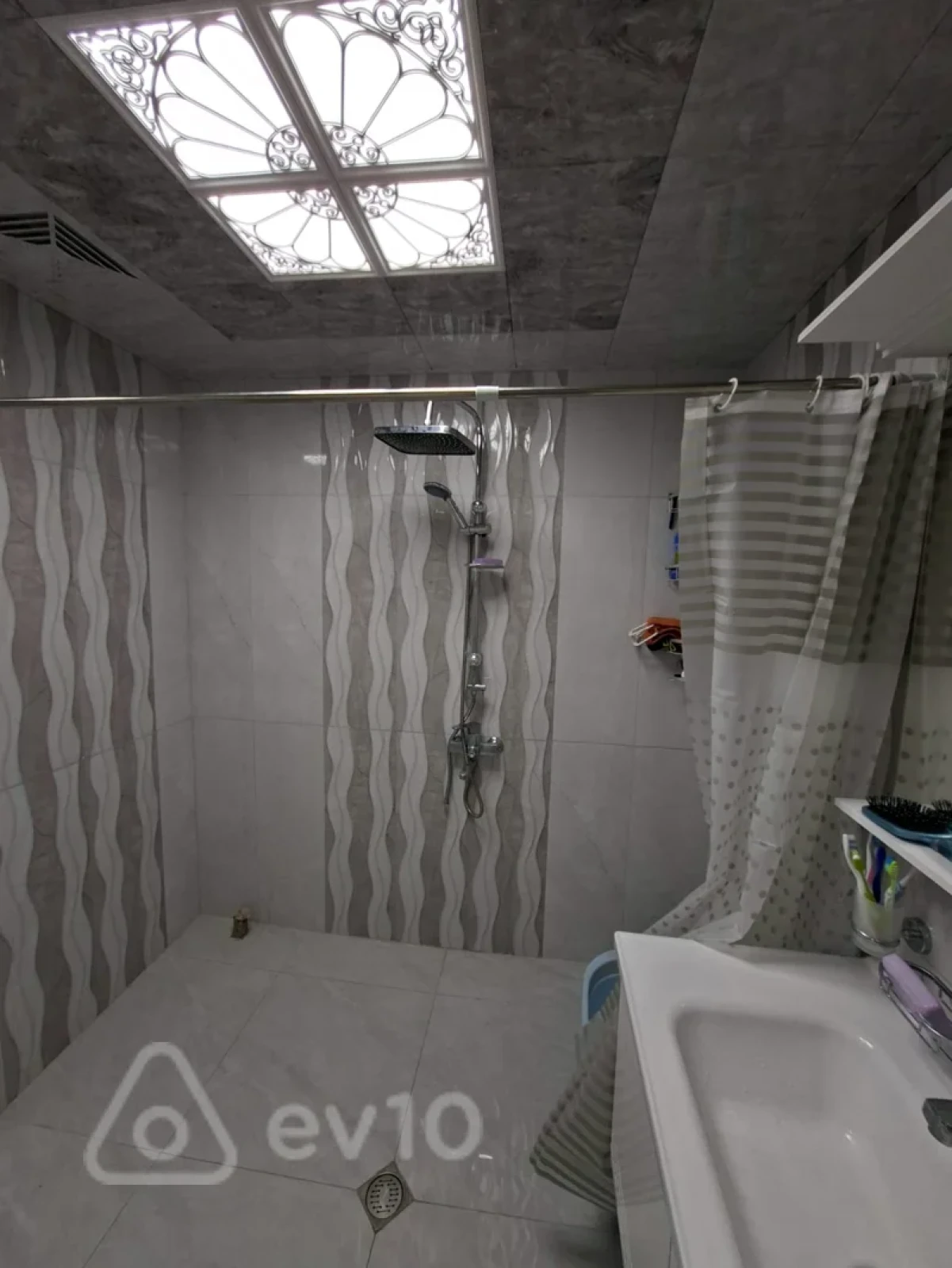 Satılır 3 otaqlı yeni tikili 100 m²