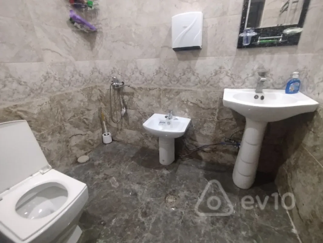 Satılır mənzil 200 m²