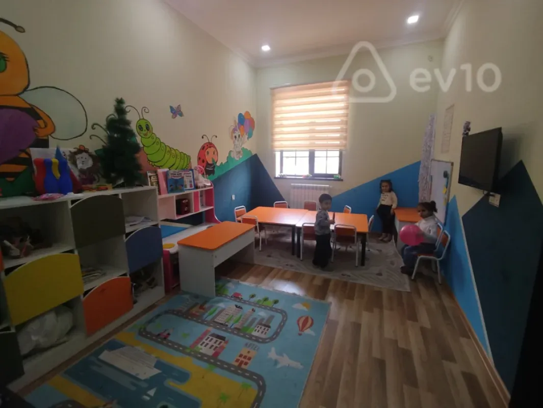 Satılır mənzil 200 m²