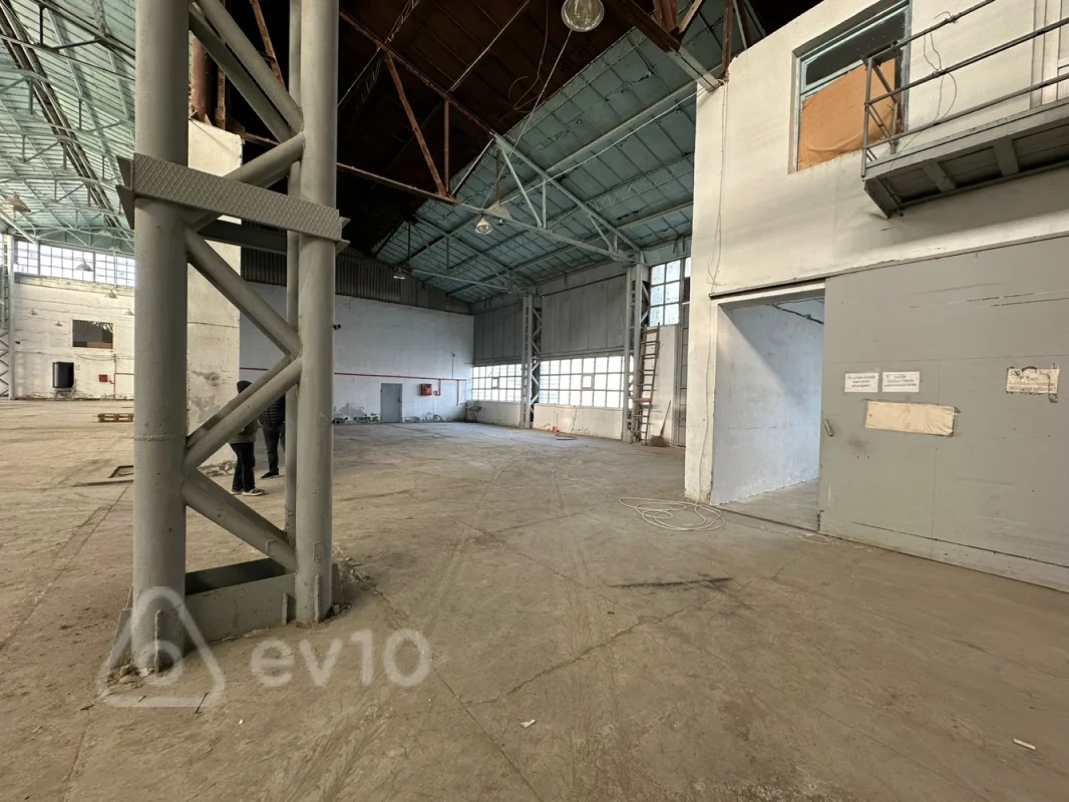 Kirayə verilir mənzil 700 m²