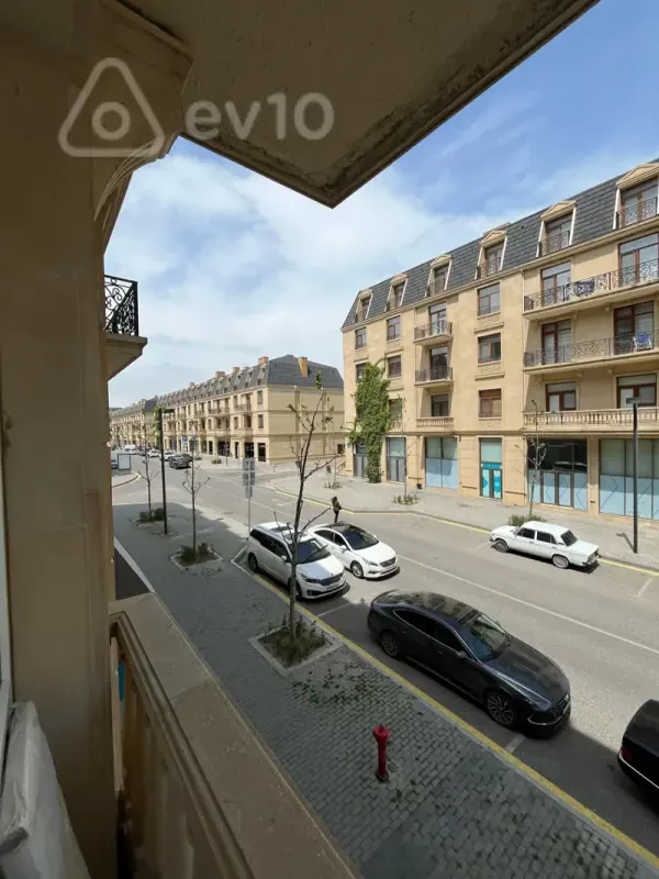 Satılır 3 otaqlı yeni tikili 135 m²