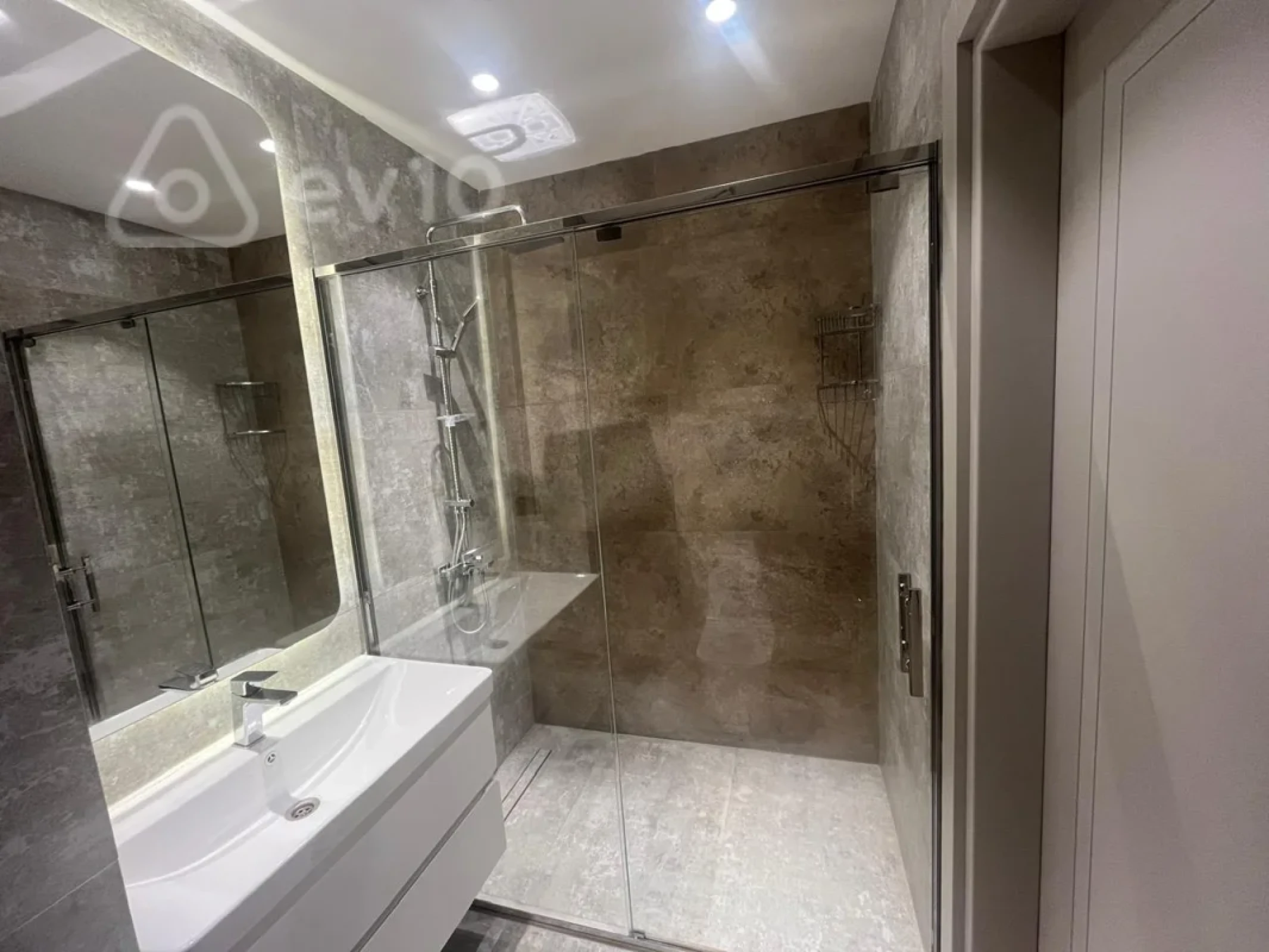 Kirayə verilir 2 otaqlı yeni tikili 50 m²