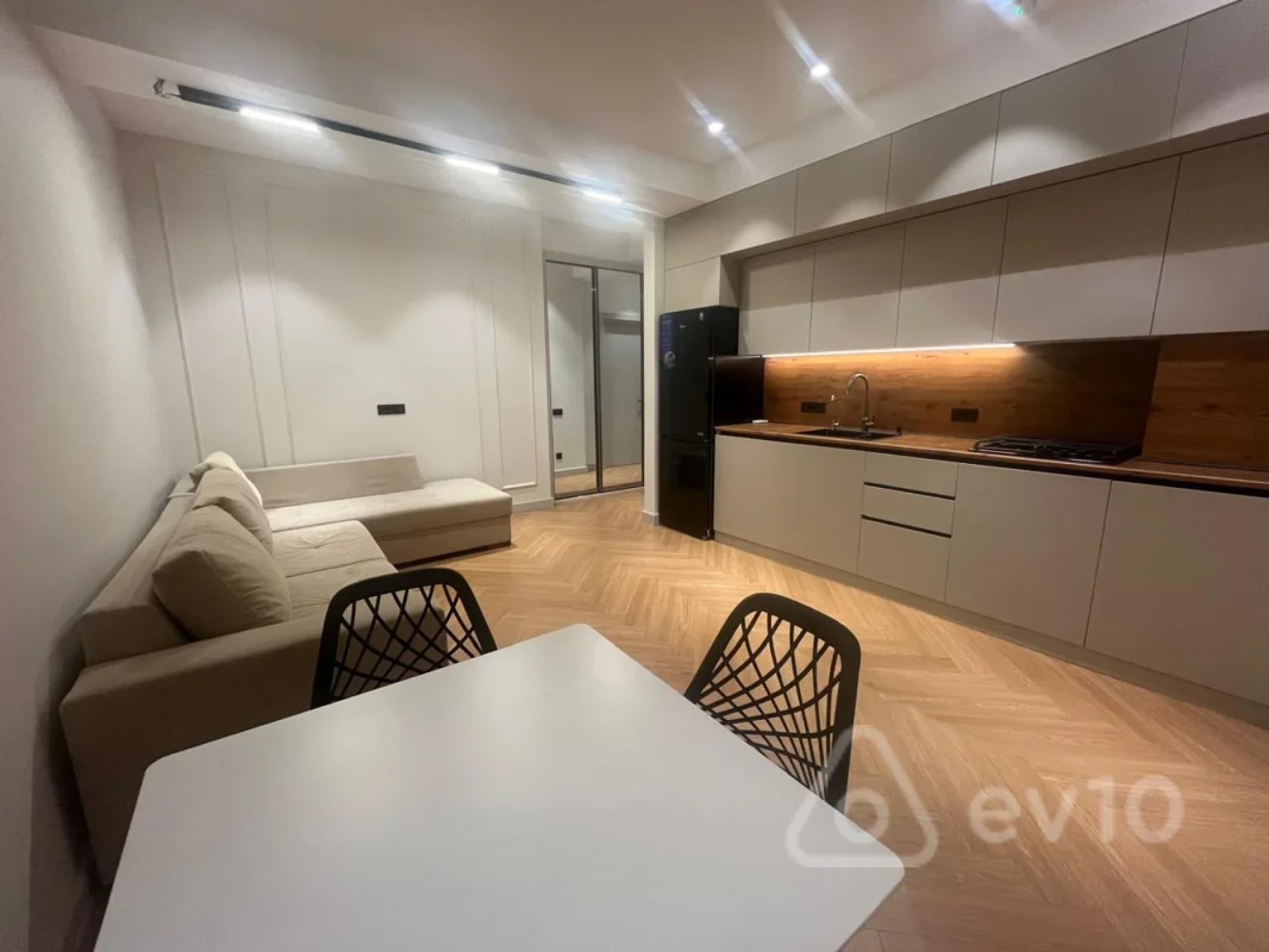 Kirayə verilir 2 otaqlı yeni tikili 50 m²