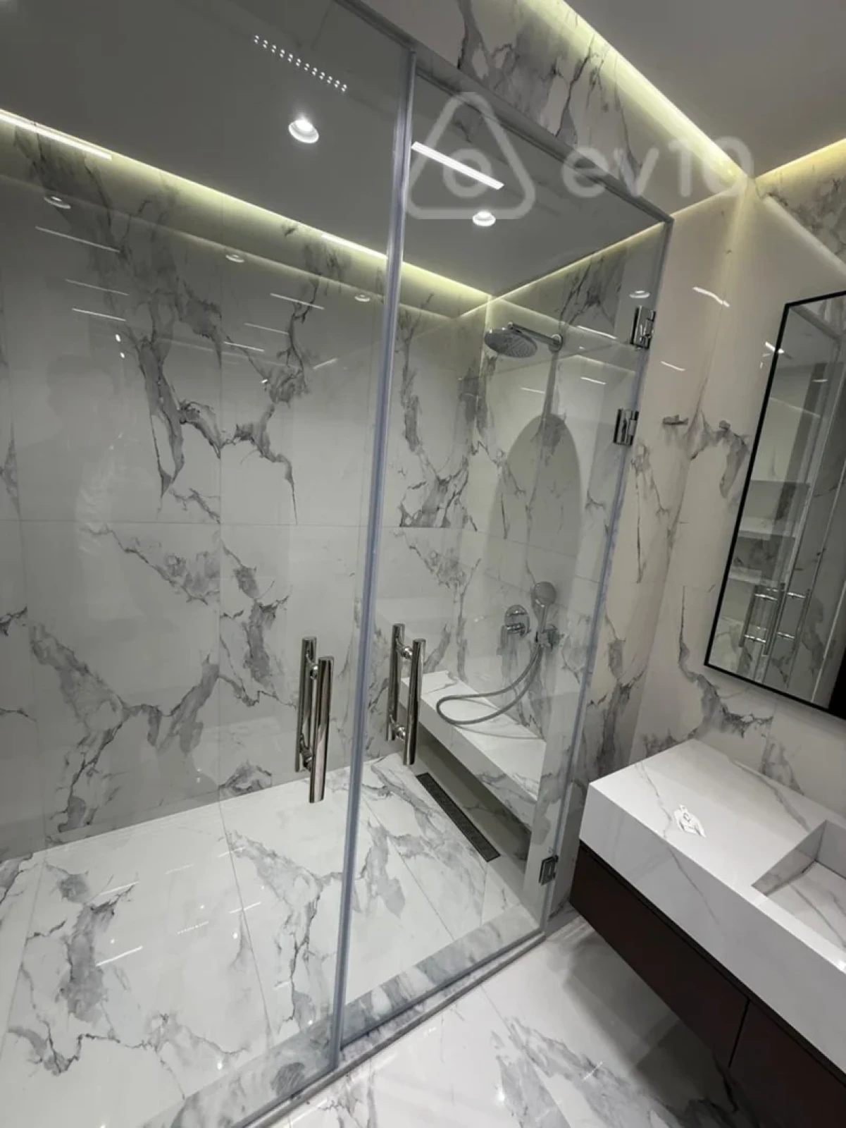 Kirayə verilir 2 otaqlı yeni tikili 100 m²