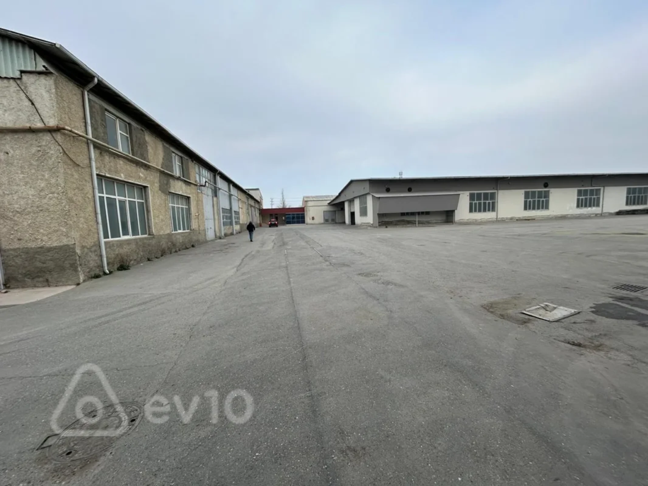 Kirayə verilir mənzil 1700 m²