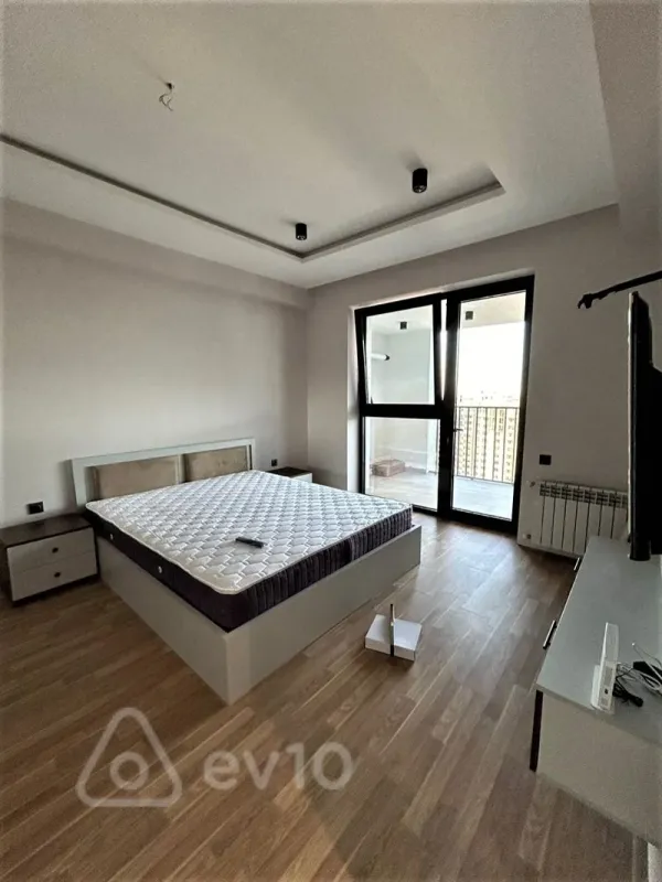 Kirayə verilir 4 otaqlı yeni tikili 180 m²