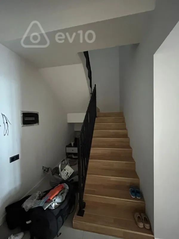 Kirayə verilir 4 otaqlı yeni tikili 180 m²