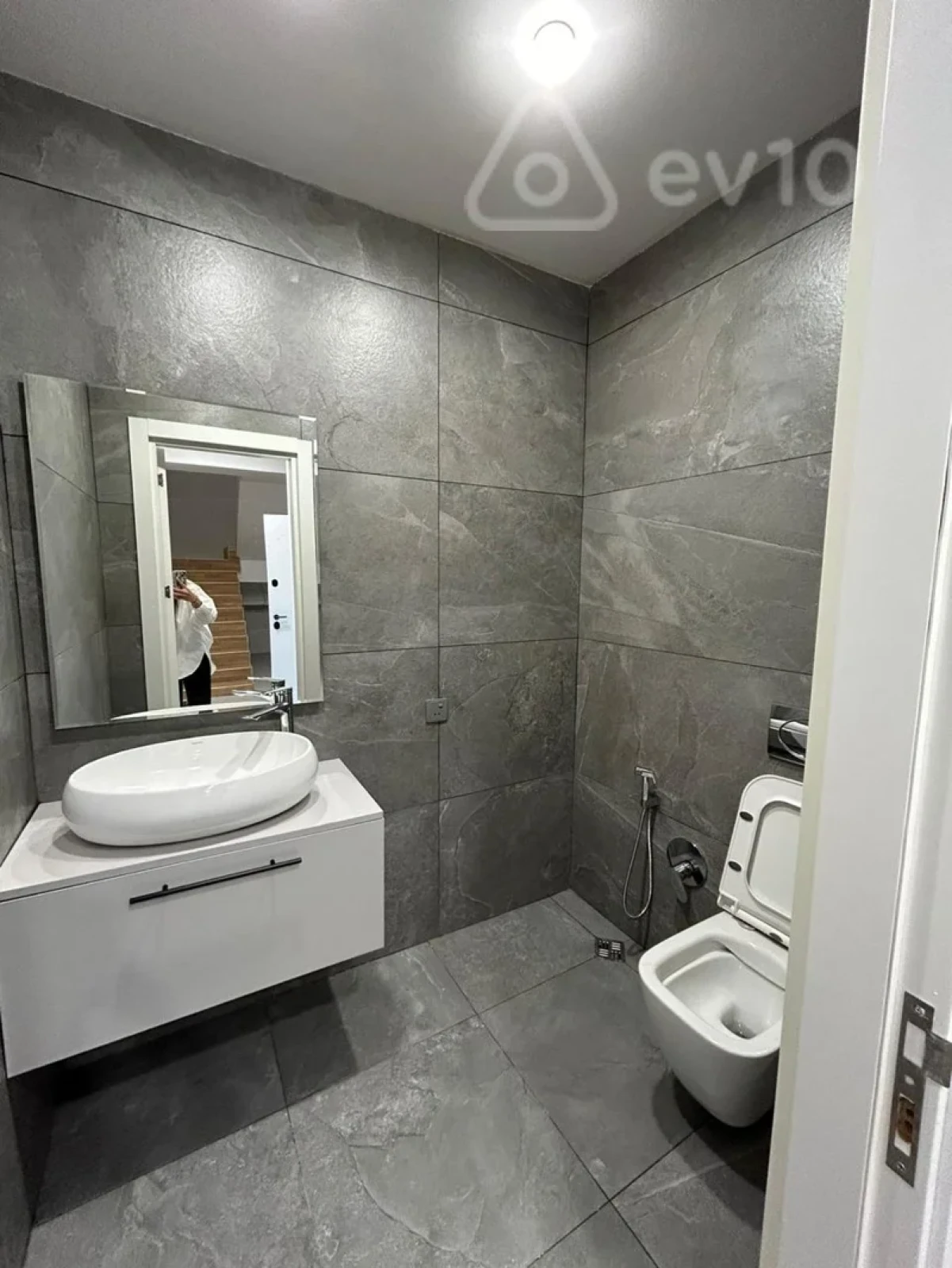 Kirayə verilir 4 otaqlı yeni tikili 180 m²