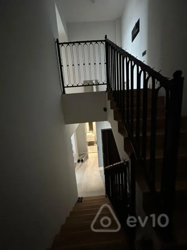 Kirayə verilir 4 otaqlı yeni tikili 180 m²