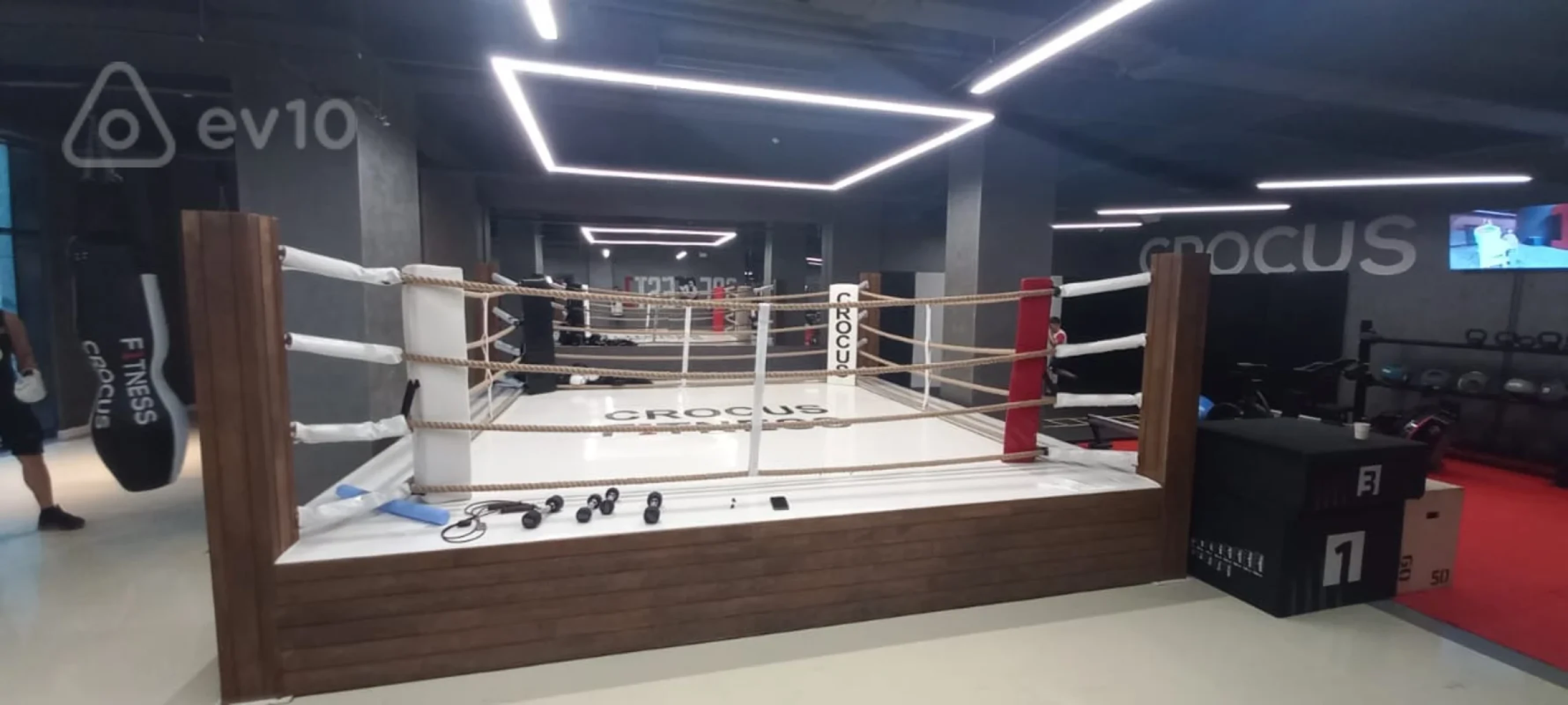 Kirayə verilir 4 otaqlı yeni tikili 180 m²