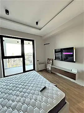 Kirayə verilir 4 otaqlı yeni tikili 180 m²