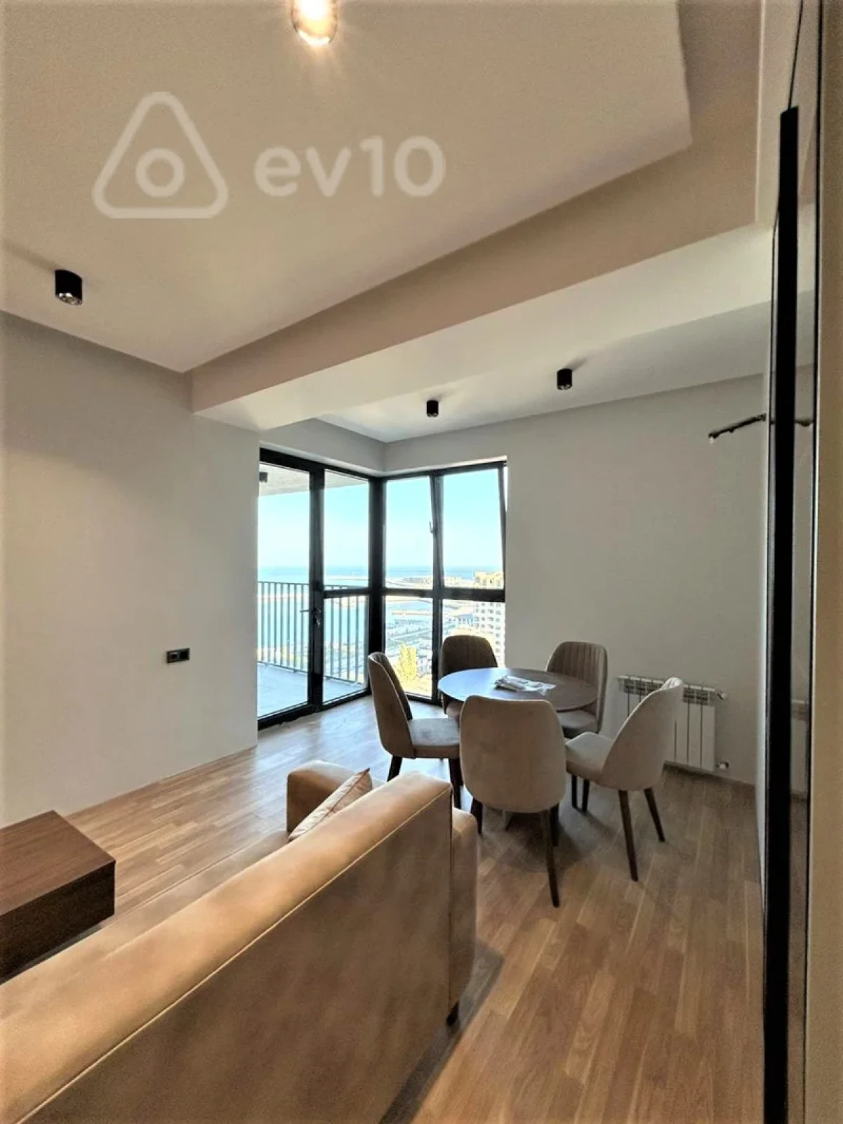 Kirayə verilir 4 otaqlı yeni tikili 180 m²