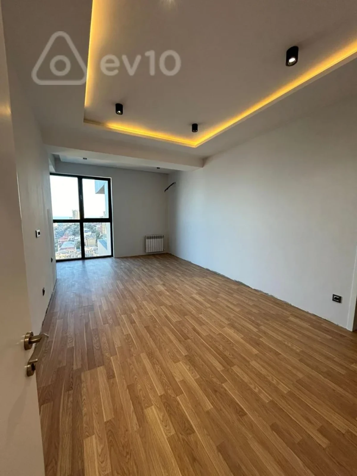 Kirayə verilir 4 otaqlı yeni tikili 180 m²