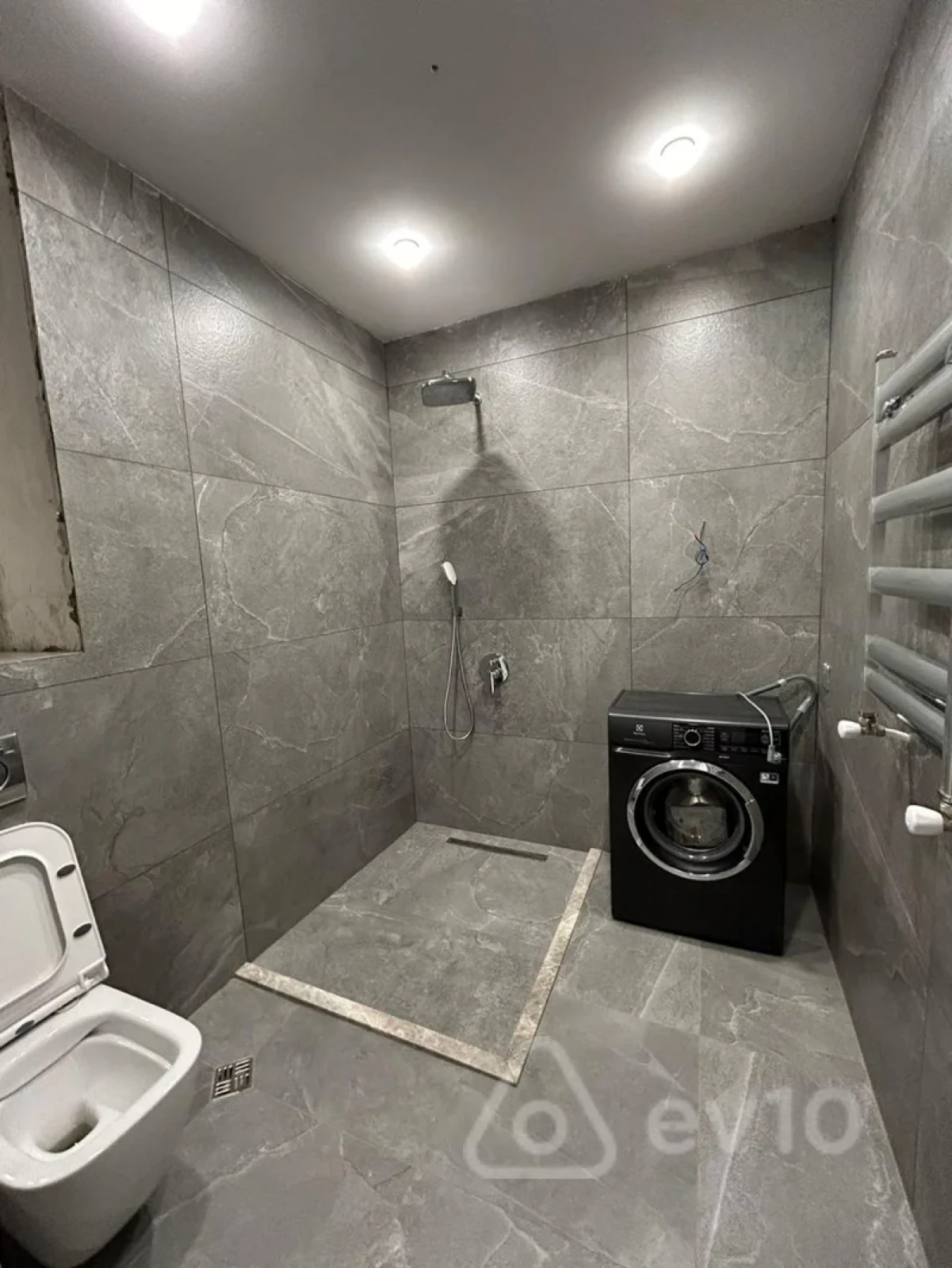 Kirayə verilir 4 otaqlı yeni tikili 180 m²