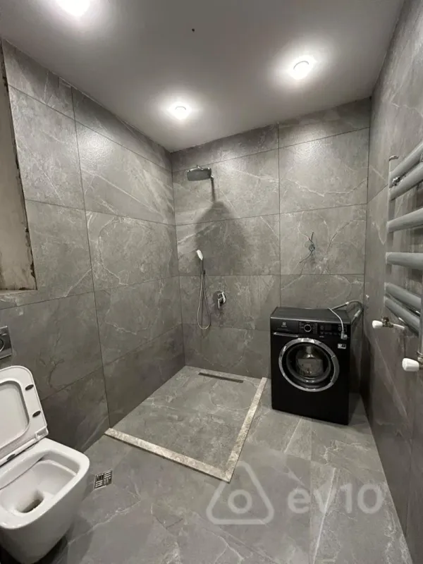 Kirayə verilir 4 otaqlı yeni tikili 180 m²