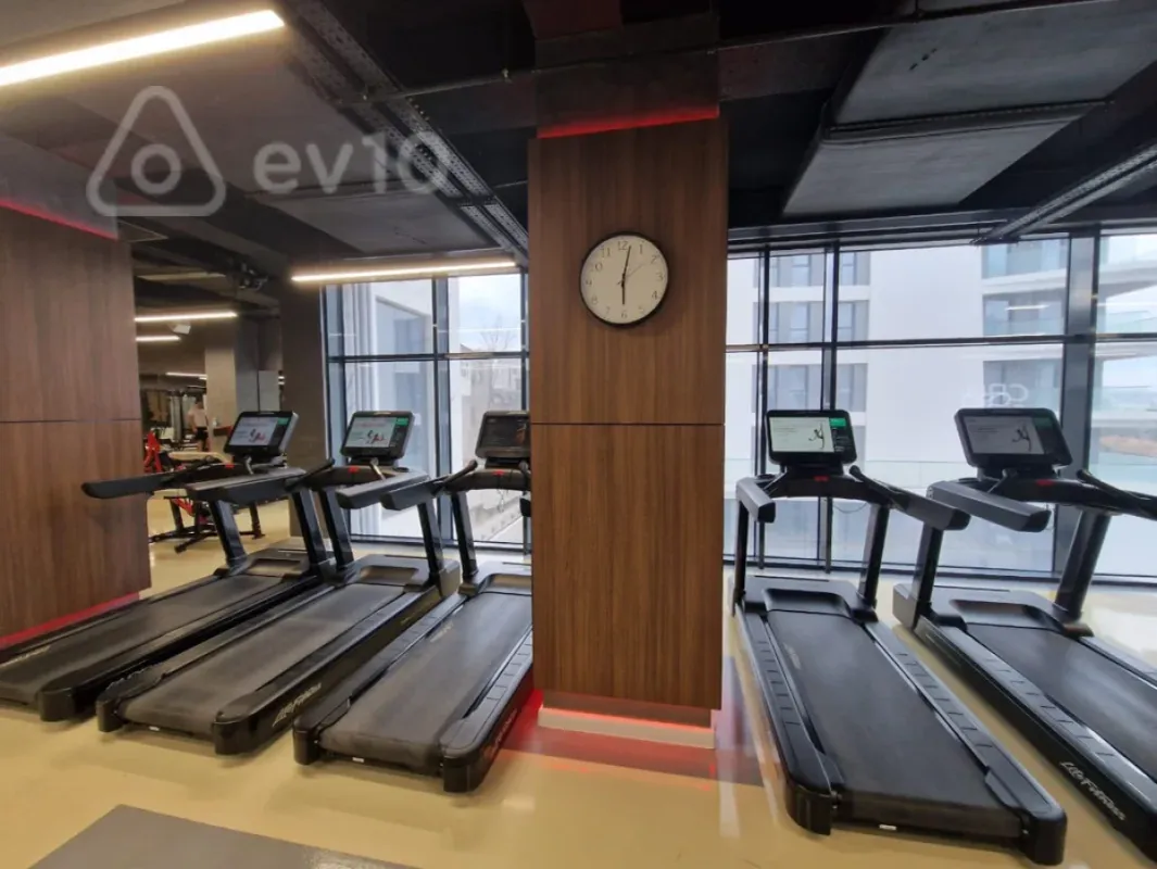 Kirayə verilir 4 otaqlı yeni tikili 180 m²