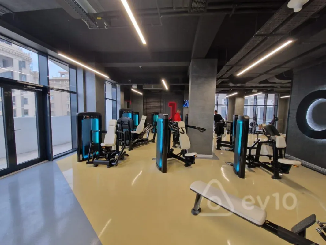 Kirayə verilir 4 otaqlı yeni tikili 180 m²