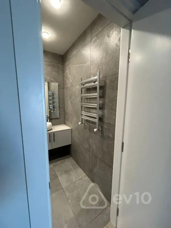 Kirayə verilir 4 otaqlı yeni tikili 180 m²