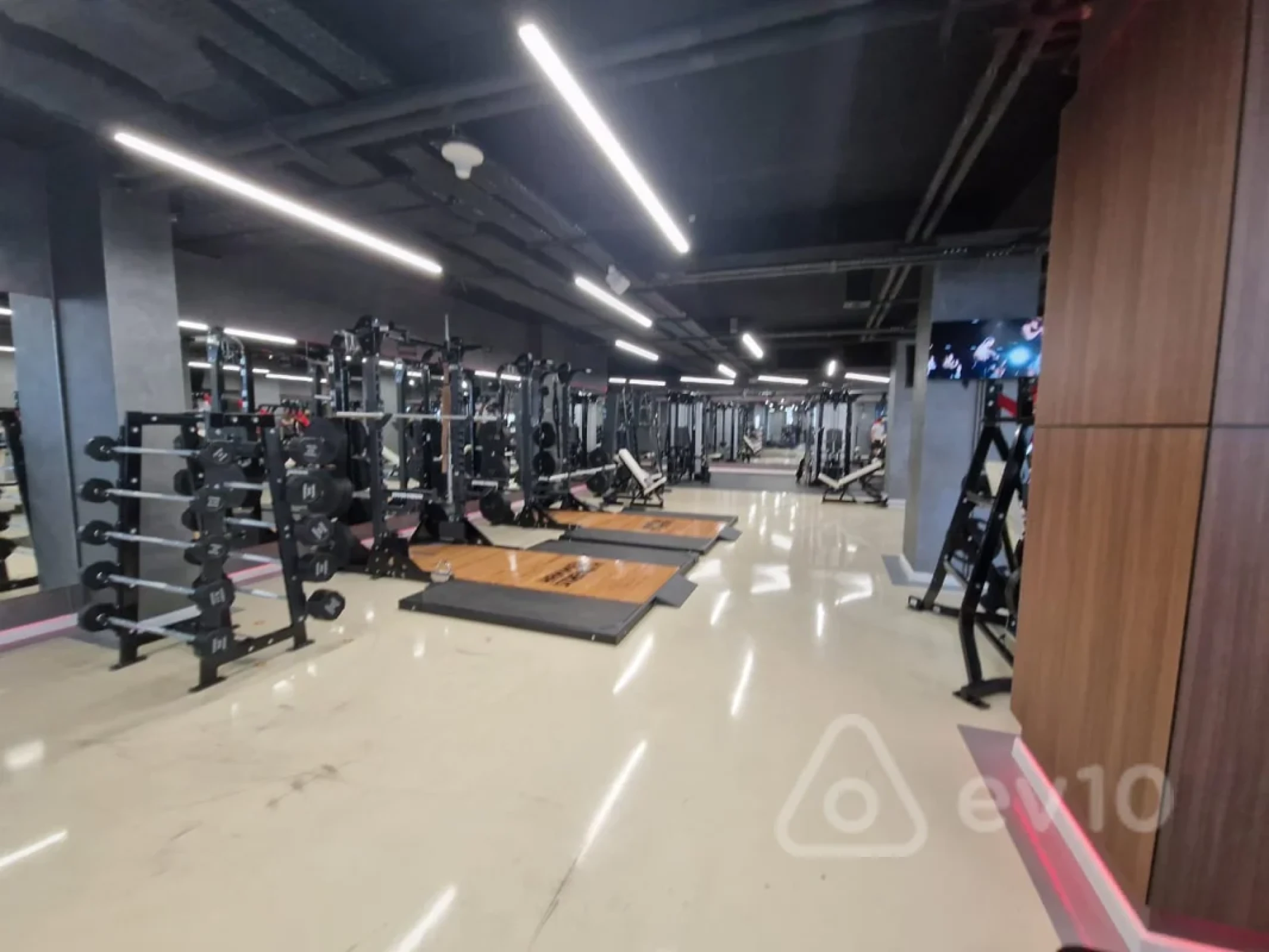 Kirayə verilir 4 otaqlı yeni tikili 180 m²