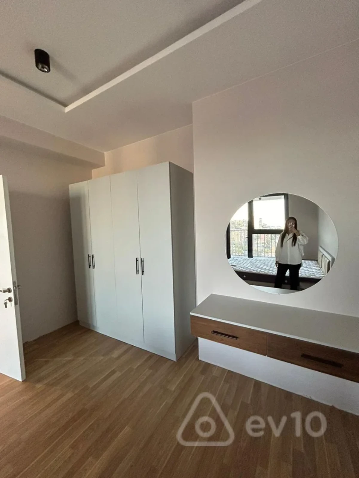 Kirayə verilir 4 otaqlı yeni tikili 180 m²