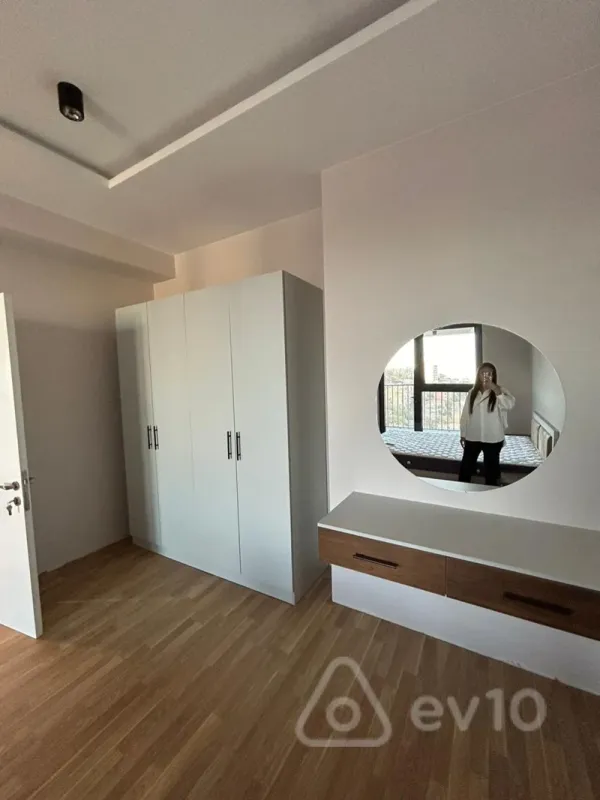 Kirayə verilir 4 otaqlı yeni tikili 180 m²