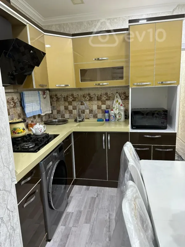Satılır 3 otaqlı köhnə tikili 75 m²