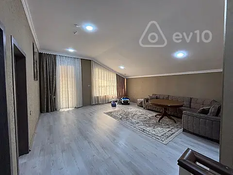 Satılır 6 otaqlı həyət evi 360 m²