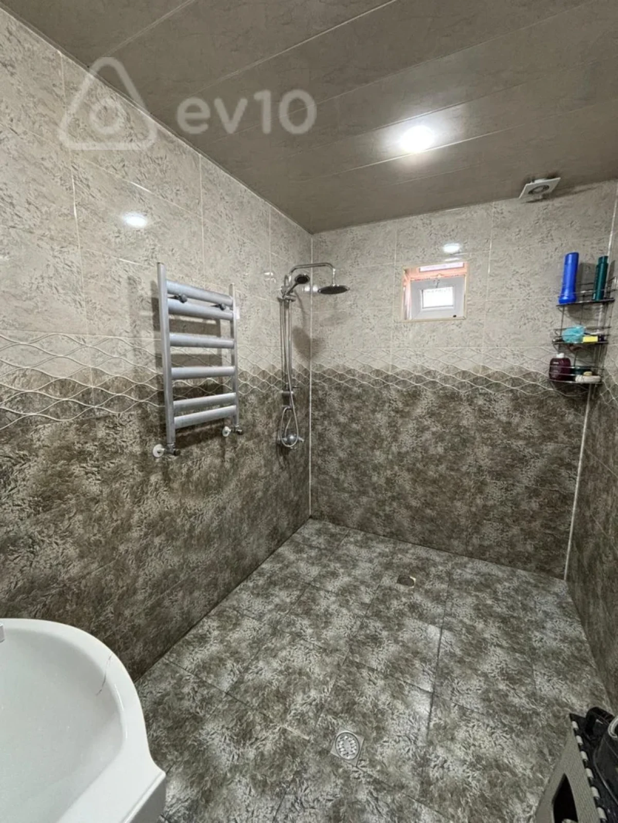 Satılır 6 otaqlı həyət evi 360 m²