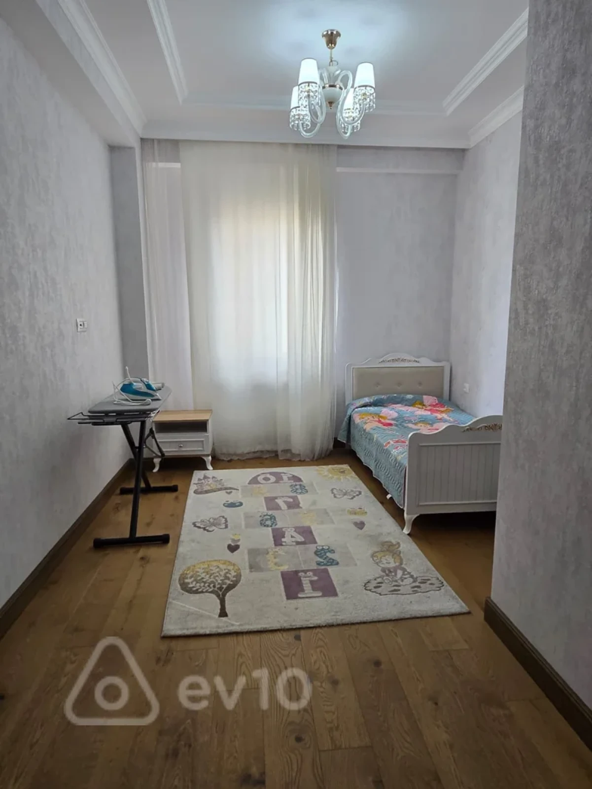 Kirayə verilir 5 otaqlı yeni tikili 250 m²