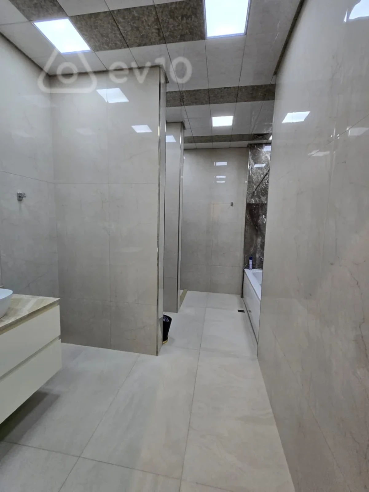 Kirayə verilir 5 otaqlı yeni tikili 250 m²