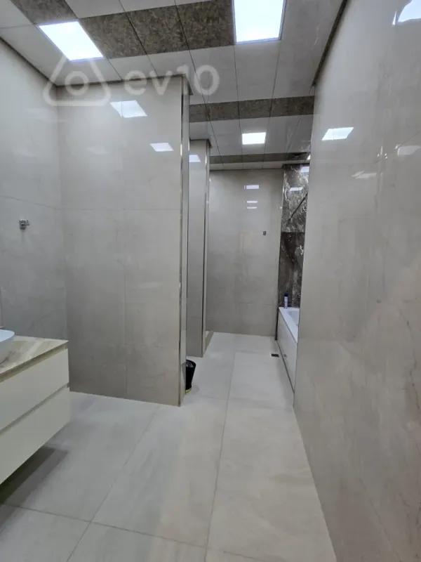 Kirayə verilir 5 otaqlı yeni tikili 250 m²