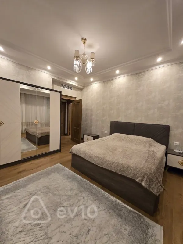 Kirayə verilir 5 otaqlı yeni tikili 250 m²